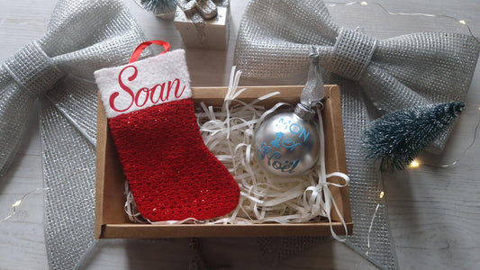 Coffret premier Noël bébé personnalisé boule chaussette Heyl’Créations