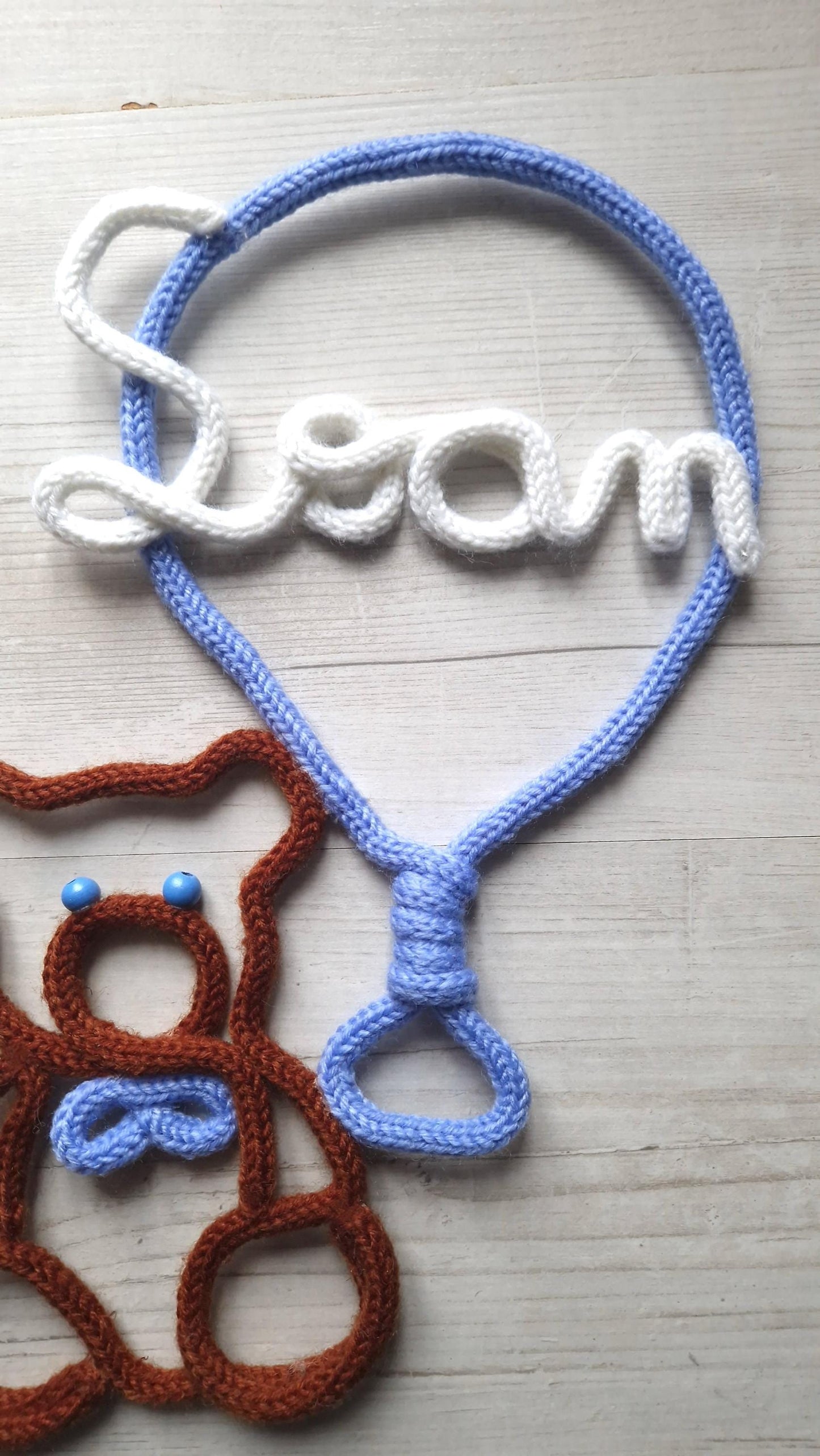 Ourson prénom fil tricoté décoration chambre enfant personnalisée Heyl’Créations