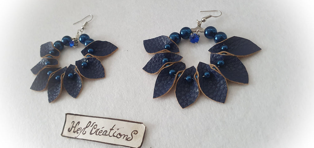Boucle d'oreille simili cuir pétales bleu et strass bleu