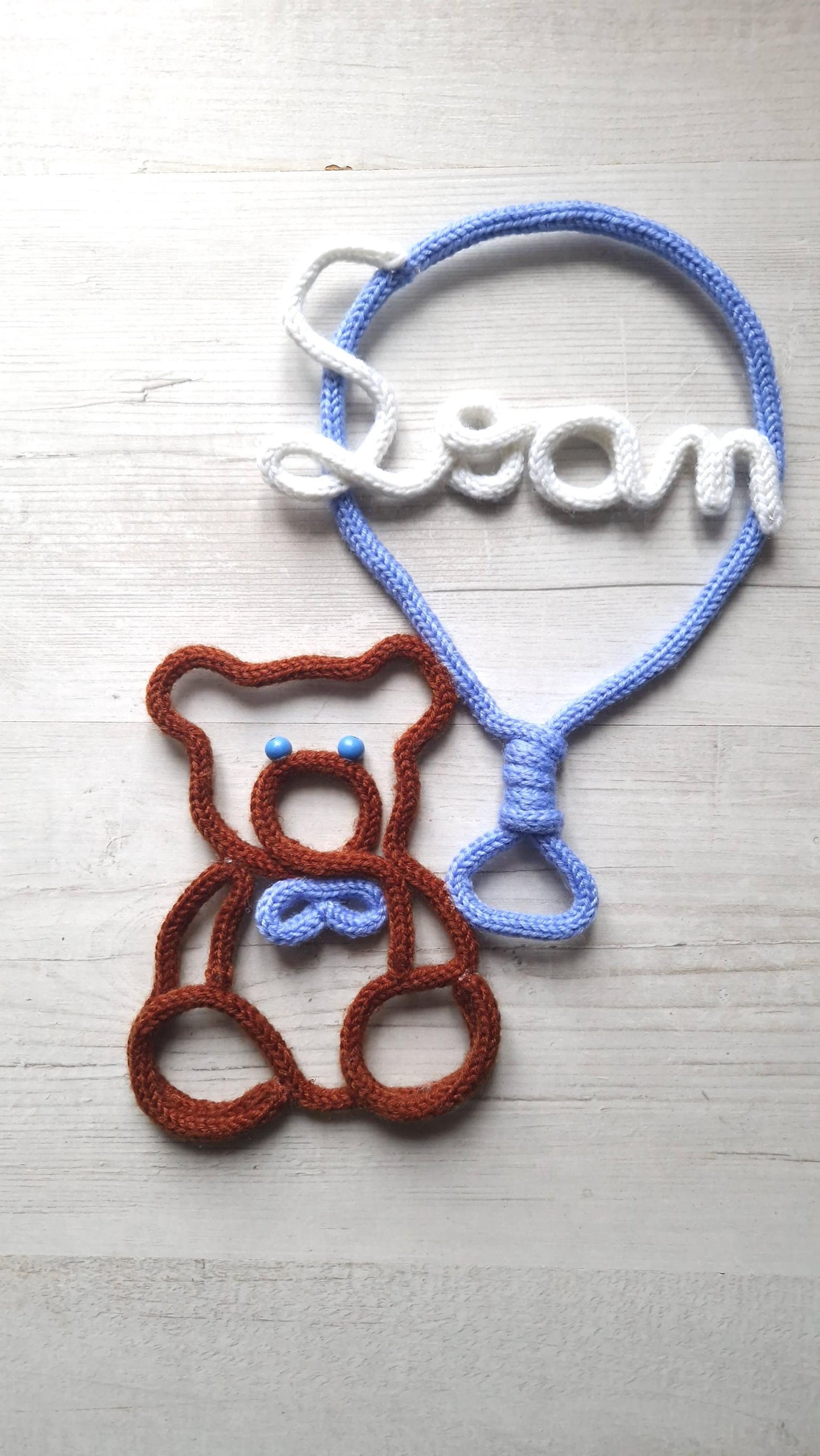 Ourson prénom fil tricoté décoration chambre enfant personnalisée Heyl’Créations