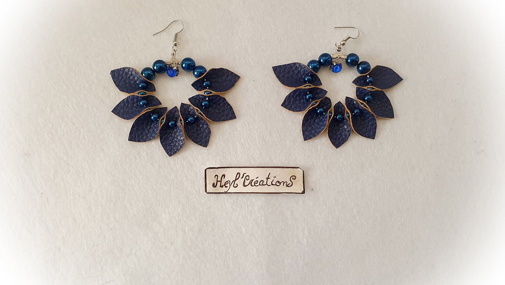 Boucle d'oreille simili cuir pétales bleu et strass bleu
