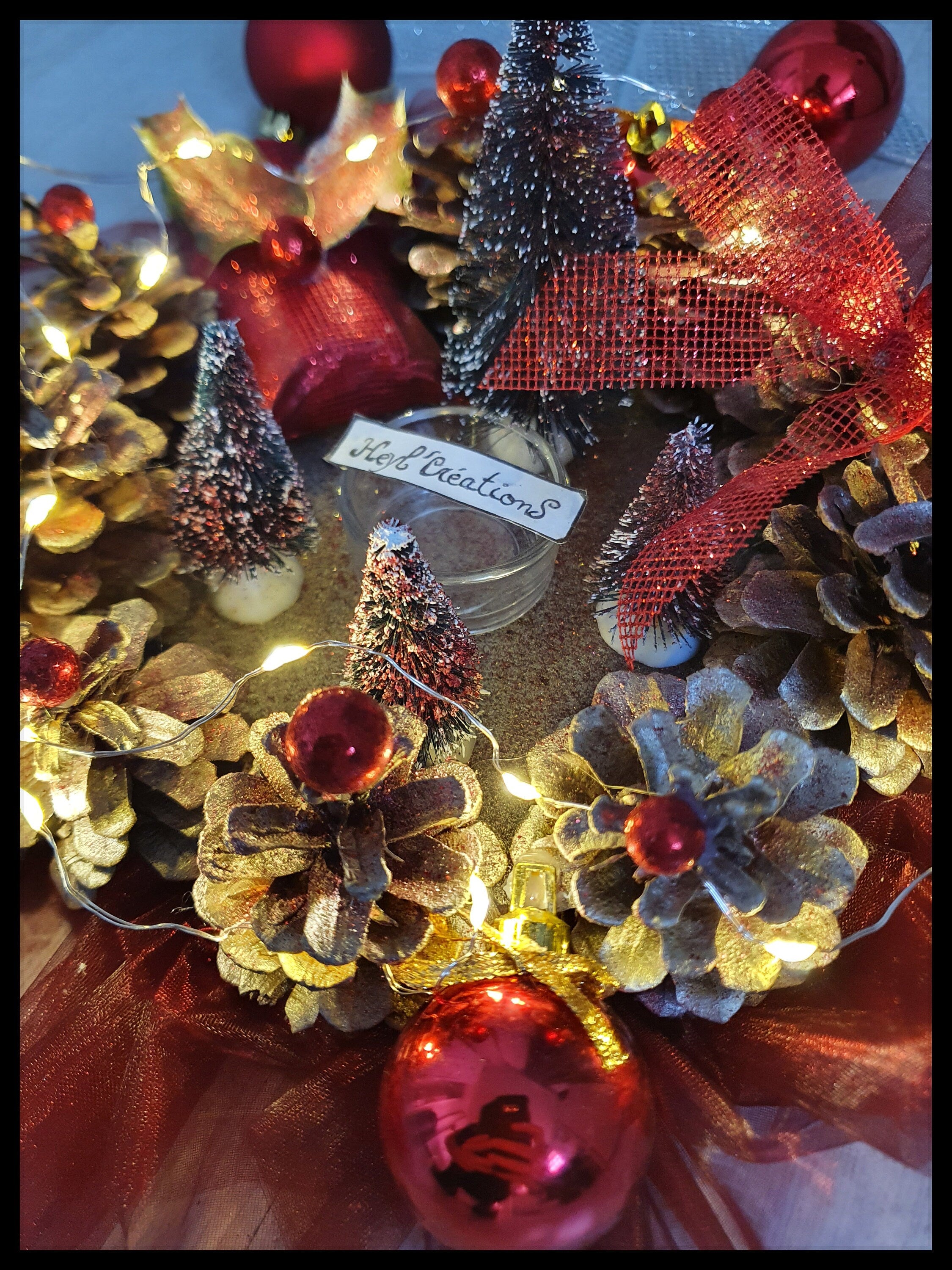 Centre de table couleur rouge avec guirlande LED intégrée