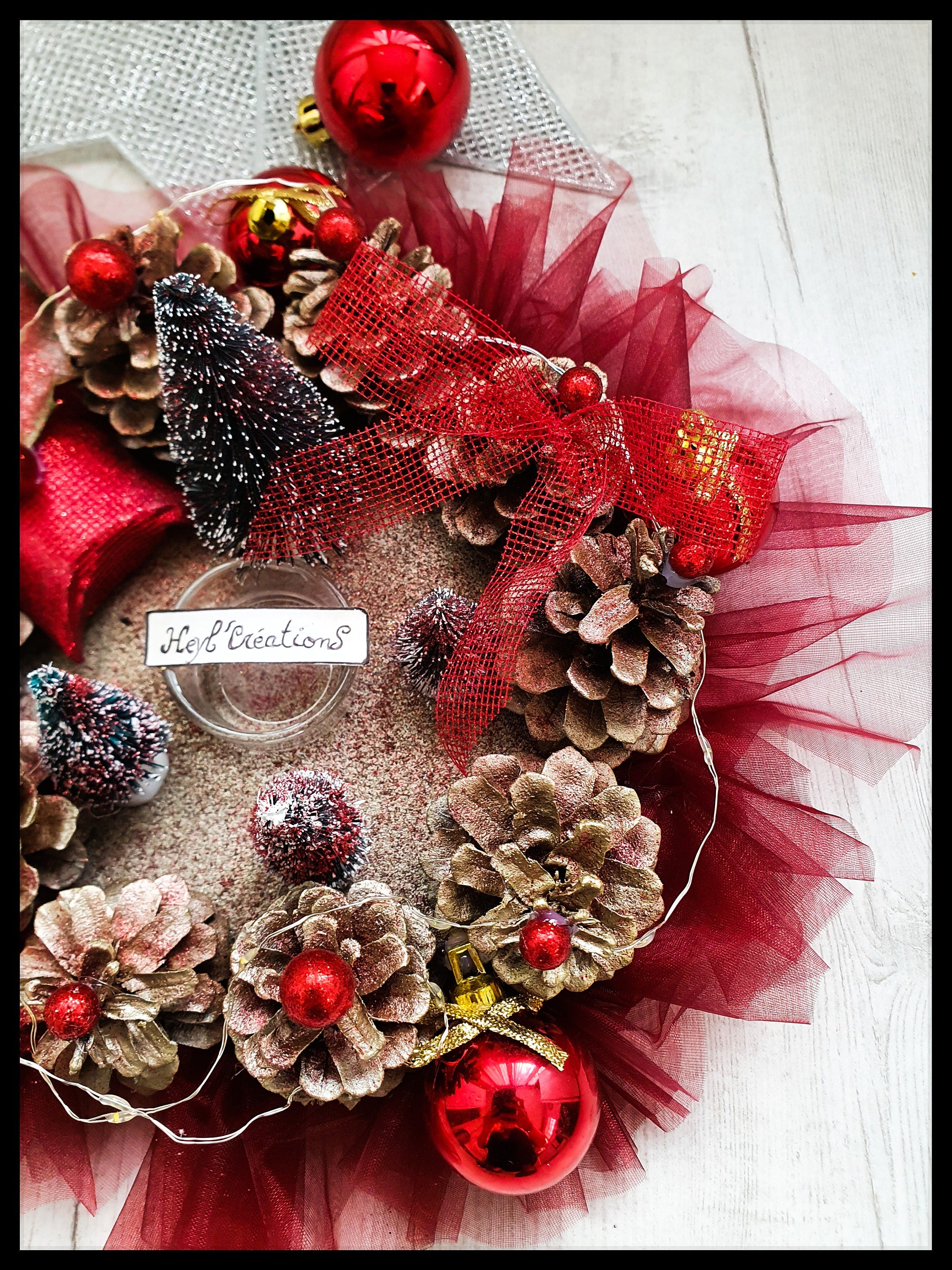 Centre de table couleur rouge avec guirlande LED intégrée