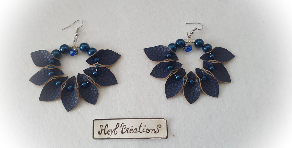 Boucle d'oreille simili cuir pétales bleu et strass bleu