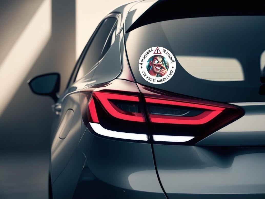 Stickers de voiture humoristique / Autocollant de vitre " tu te cure le nez "