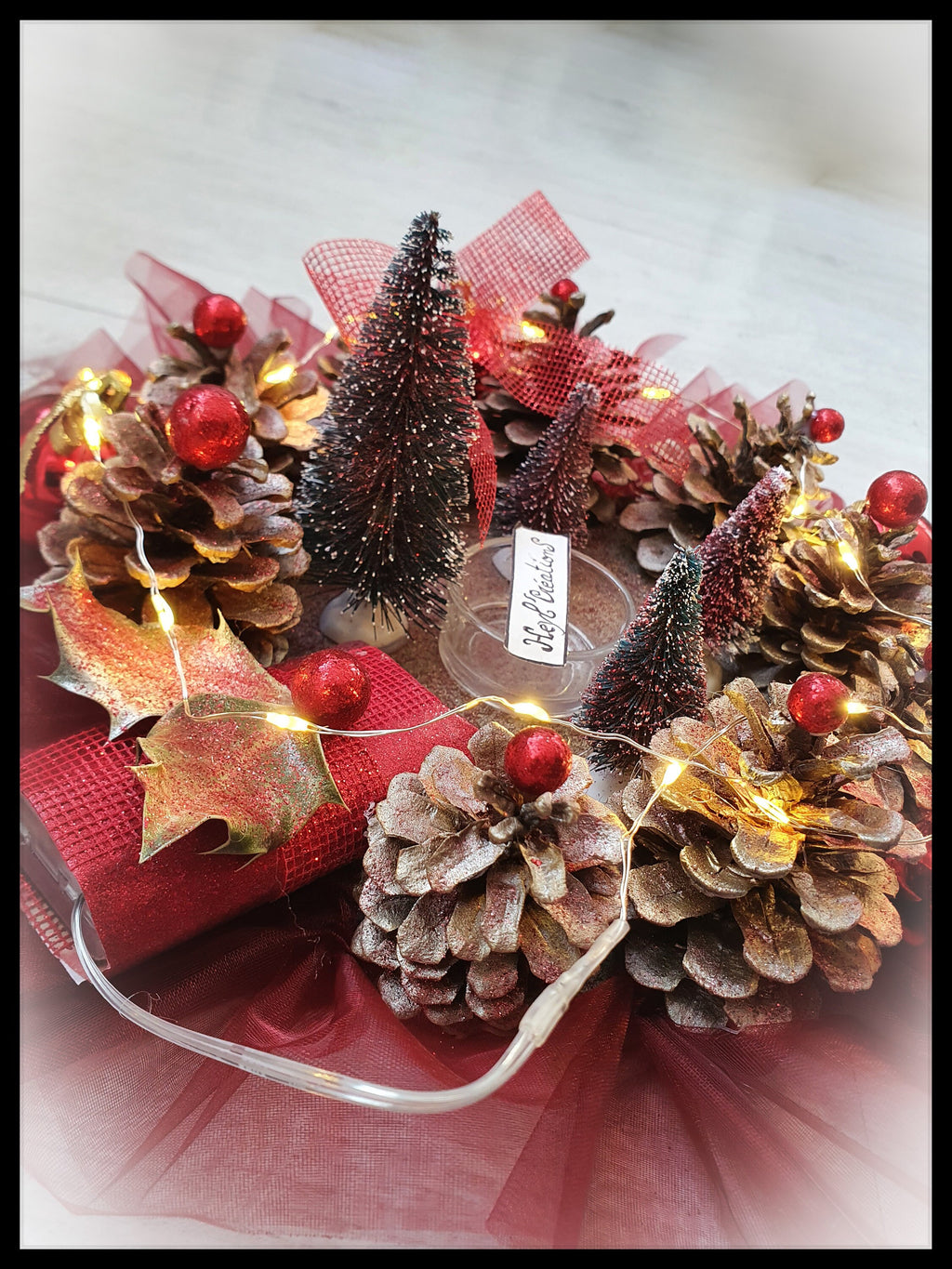 Centre de table couleur rouge avec guirlande LED intégrée