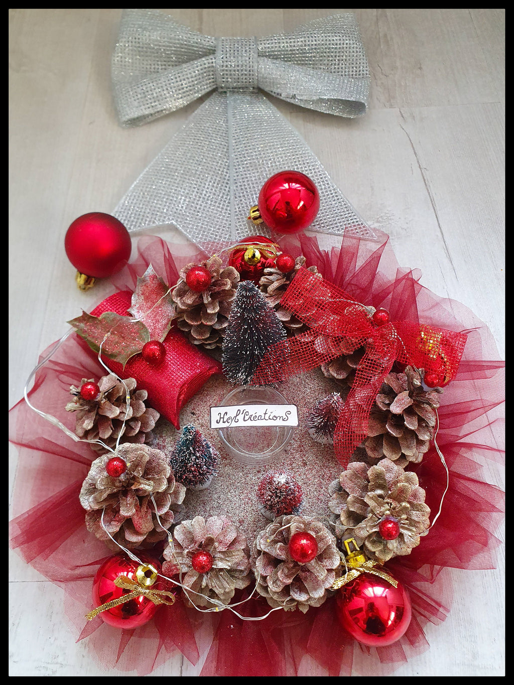 Centre de table couleur rouge avec guirlande LED intégrée