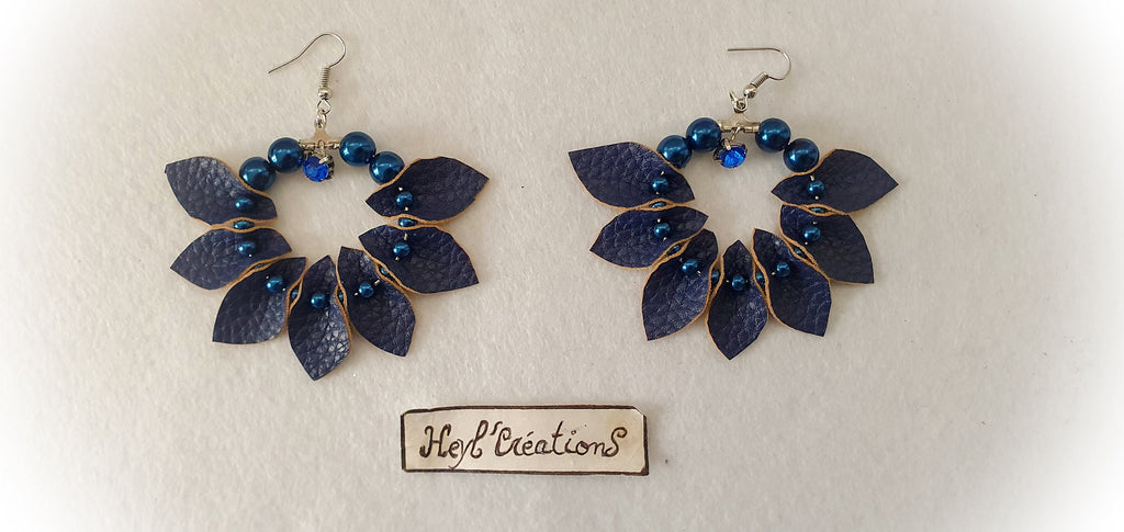 Boucle d'oreille simili cuir pétales bleu et strass bleu