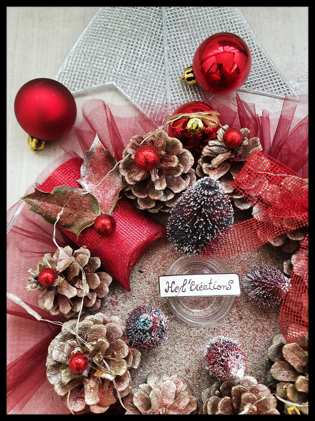 Centre de table couleur rouge avec guirlande LED intégrée