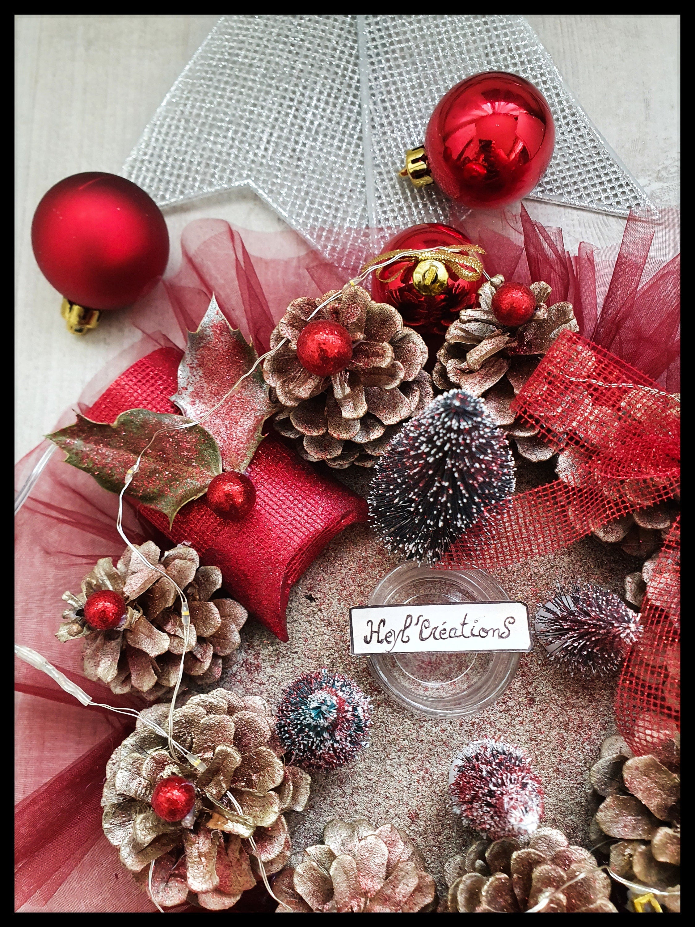 Centre de table couleur rouge avec guirlande LED intégrée