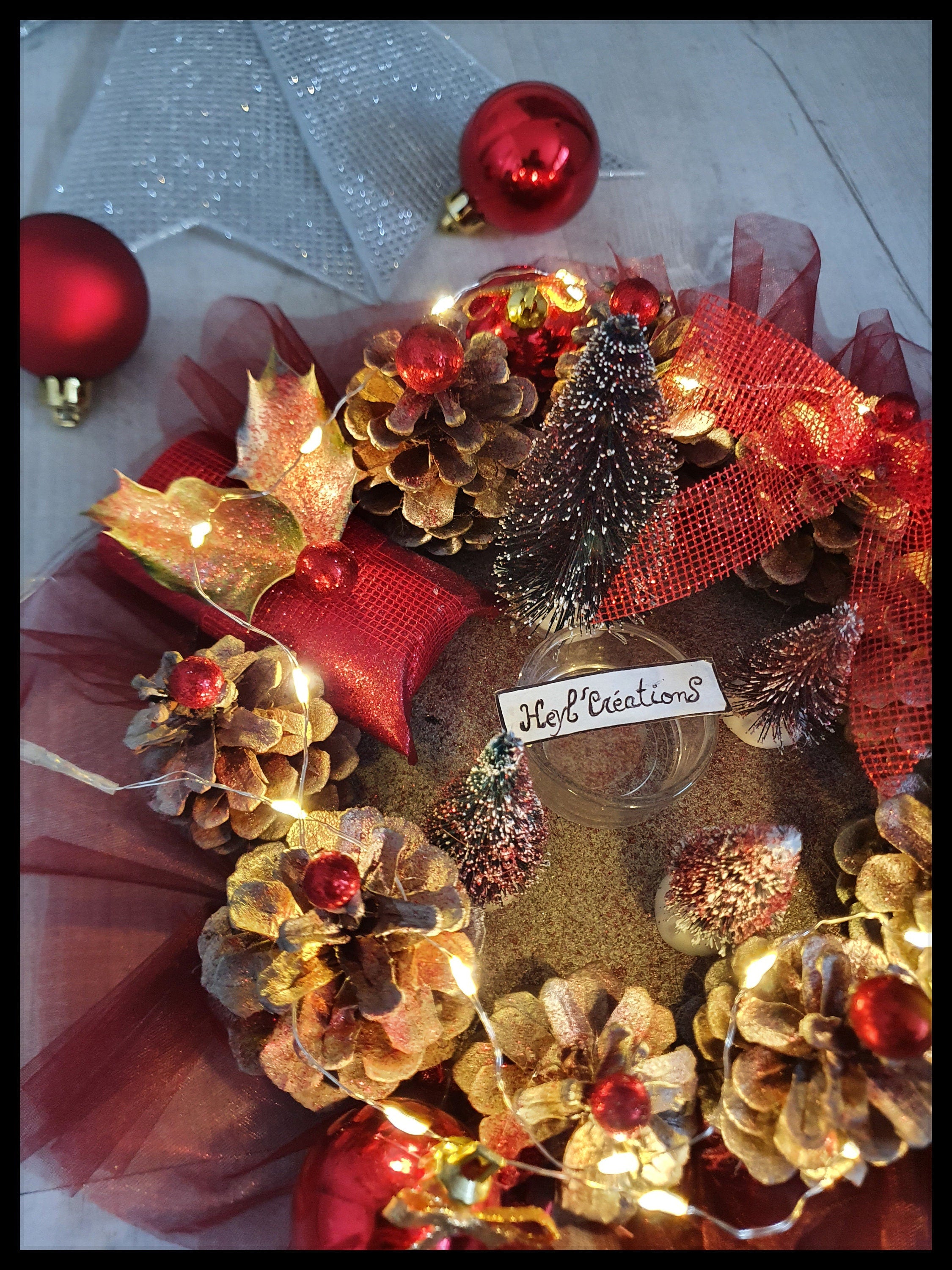 Centre de table couleur rouge avec guirlande LED intégrée