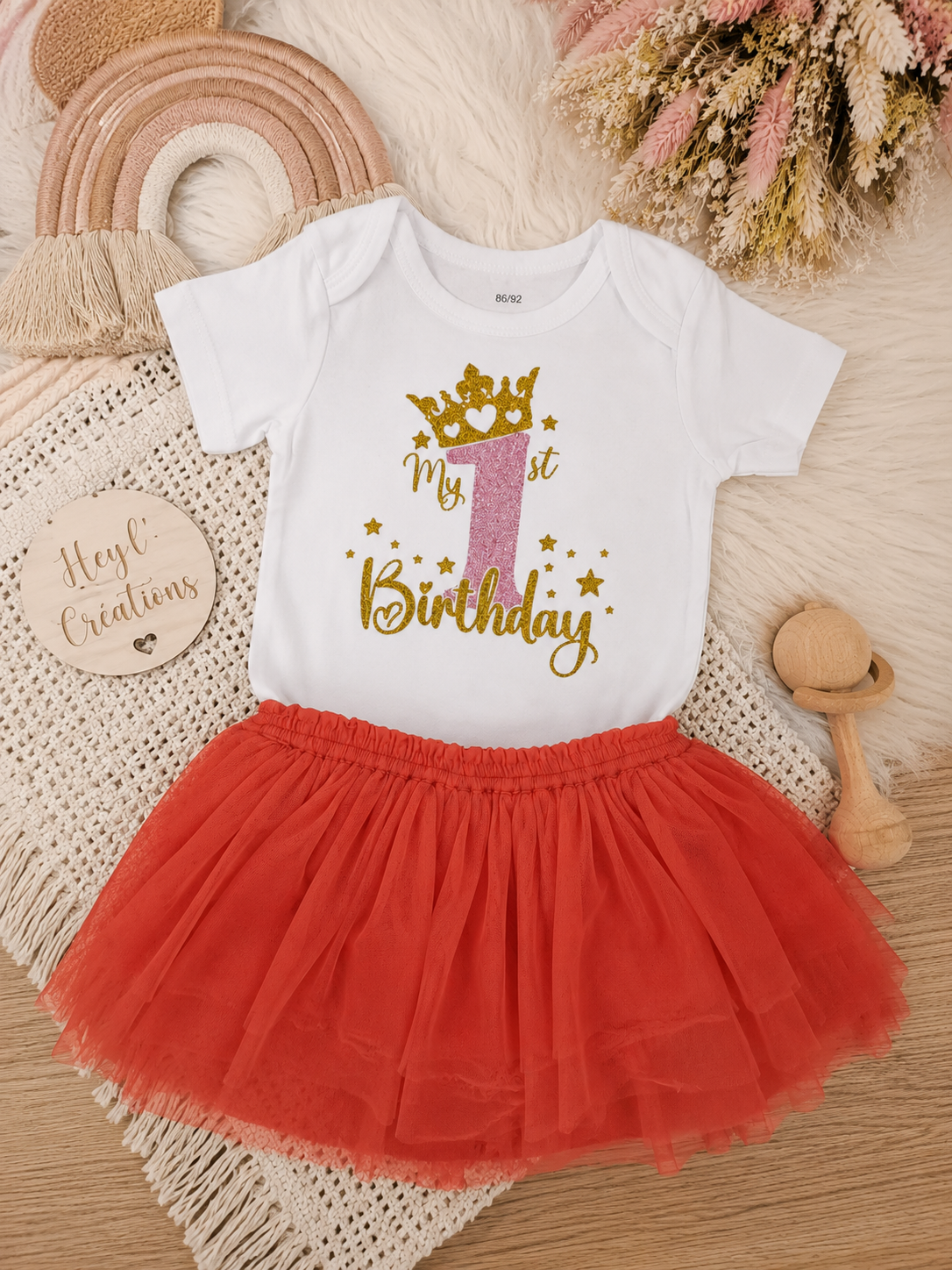 Body bébé My 1st Birthday blanc avec flocage rose et or pailleté, idéal pour un premier anniversaire de petite fille.