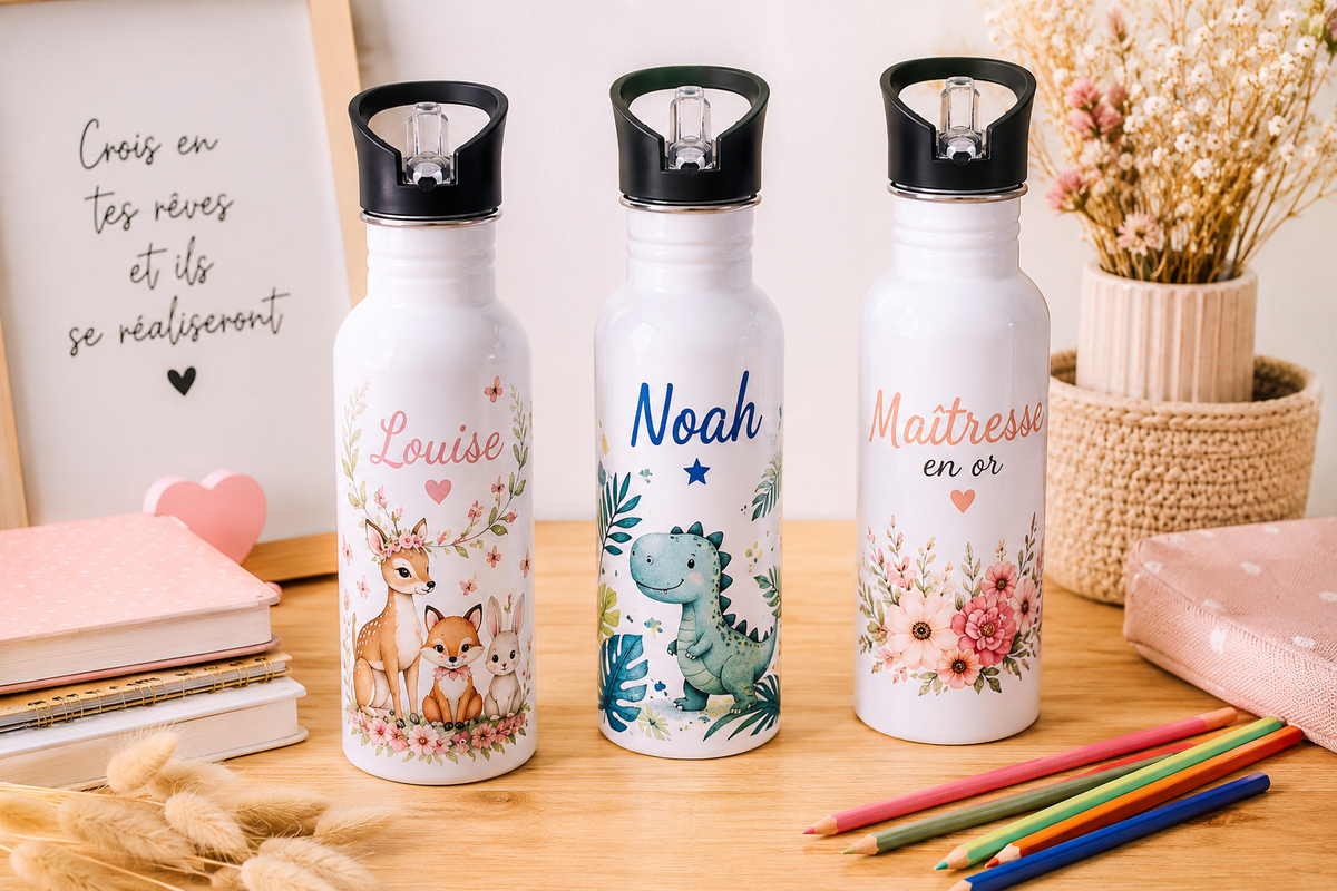 Gourdes personnalisées en aluminium 600 ml avec prénom et bouchon à paille, différents designs enfant et cadeau enseignant.