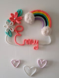 Décoration Nuage prénom personnalisé en tricotin avec arc en ciel et pompon