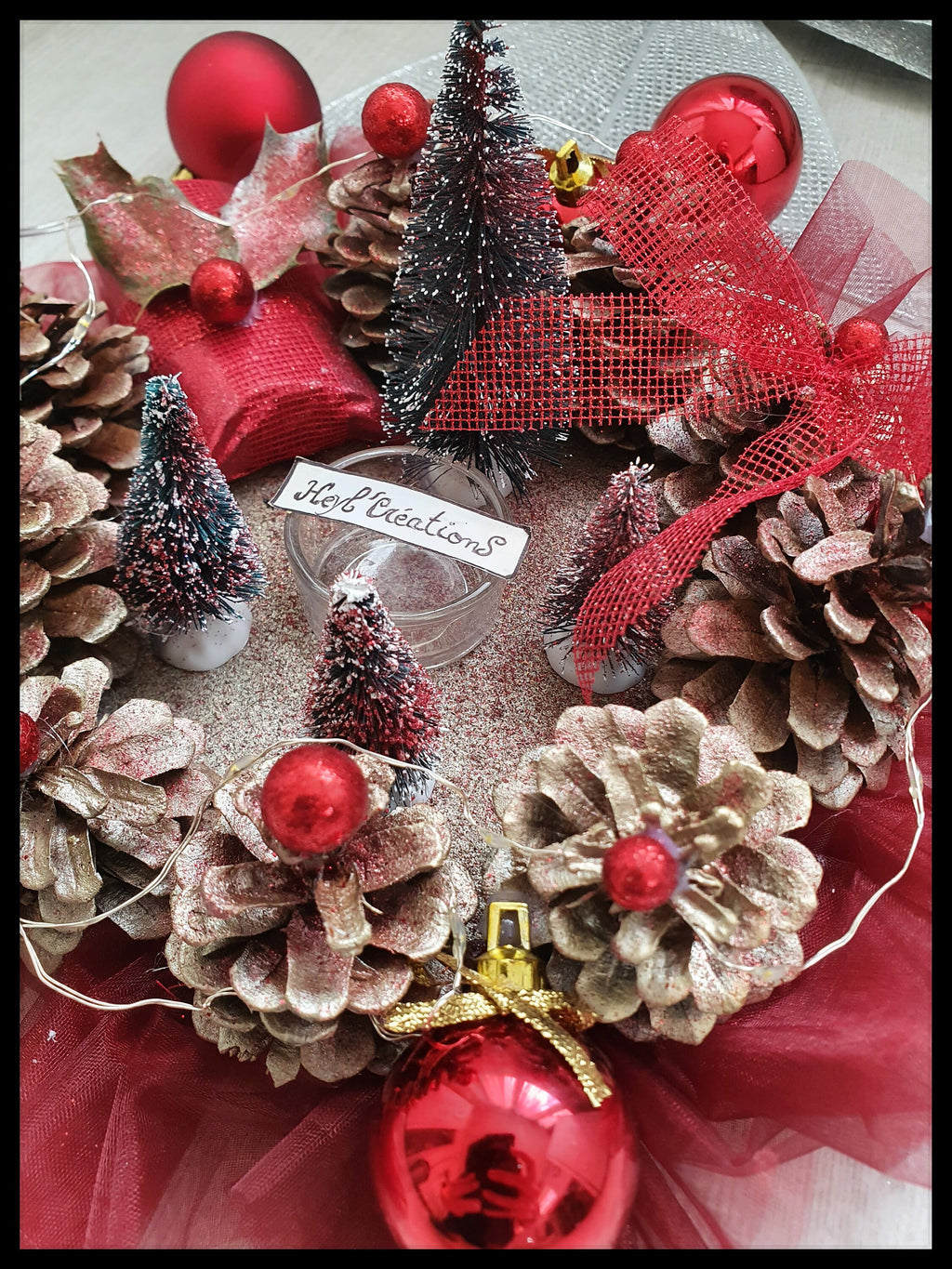 Centre de table couleur rouge avec guirlande LED intégrée