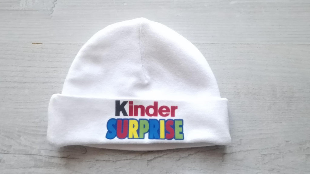Body bébé ou ensemble bonnet et body personnalisé avec texte " Kinder Surprise "