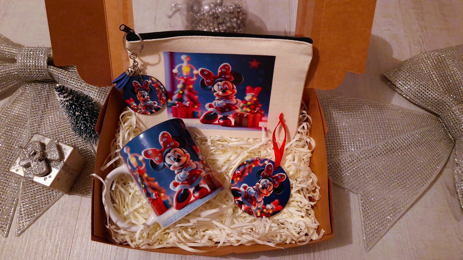 Coffret cadeau Noël enfant personnalisé mug porte clés décoration Heyl’Créations
