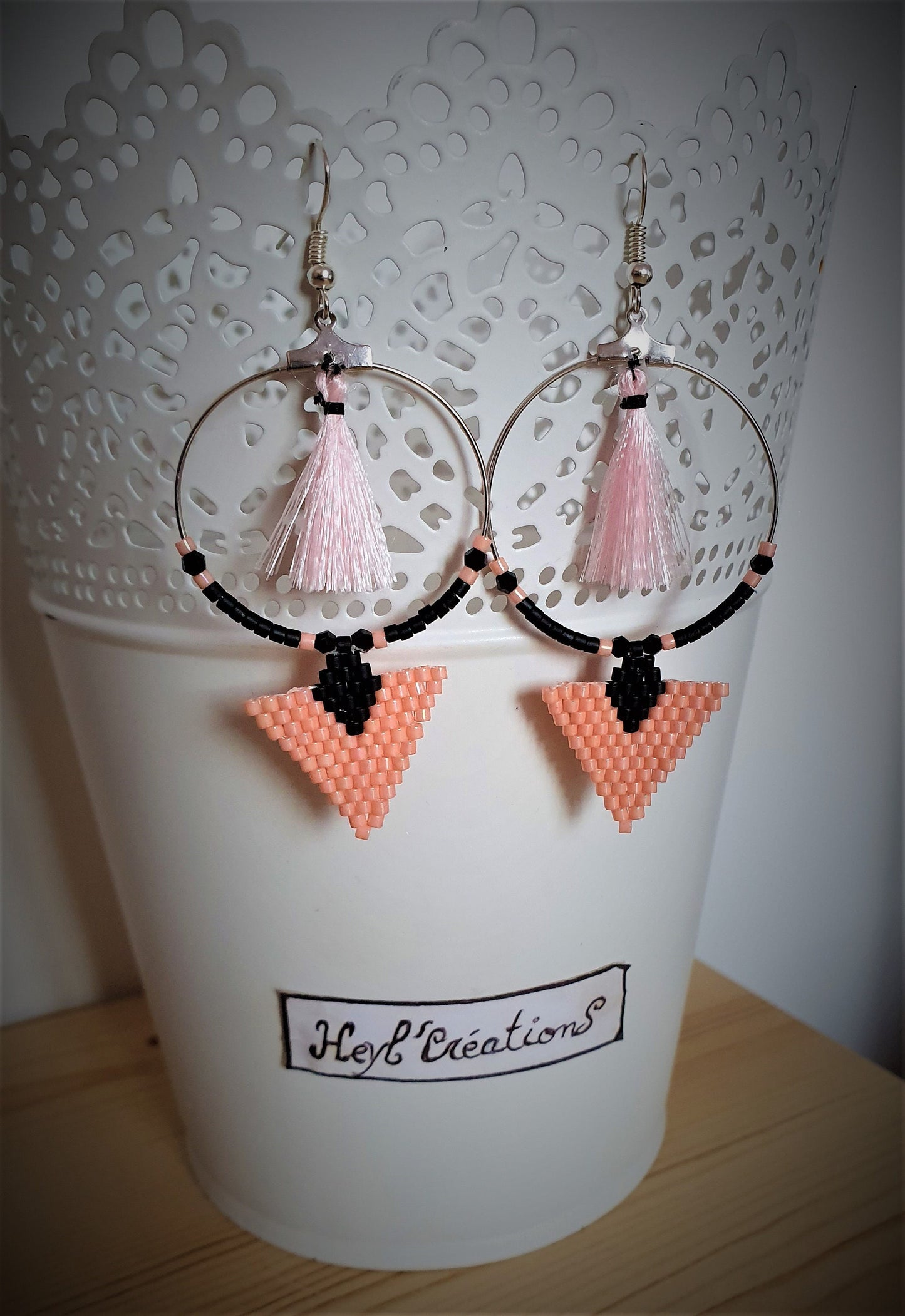 Boucles oreilles pompon rose noir bijou fait main Miyuki Heyl’Créations