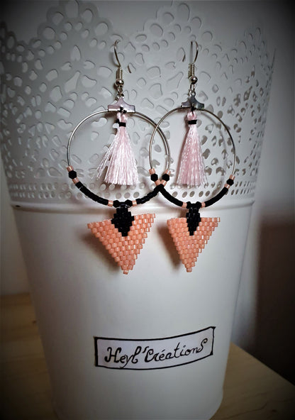 Boucles oreilles pompon rose noir bijou fait main Miyuki Heyl’Créations
