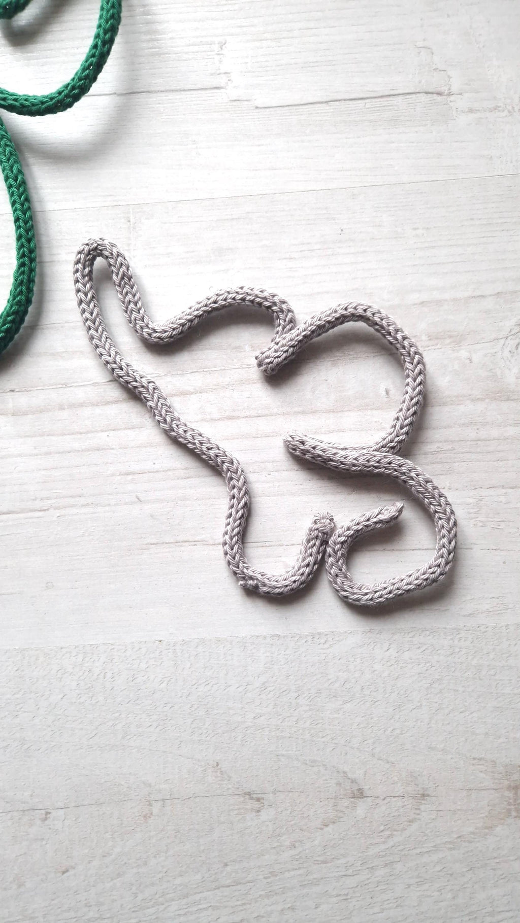 Animaux de la savane tricoté en fil de fer