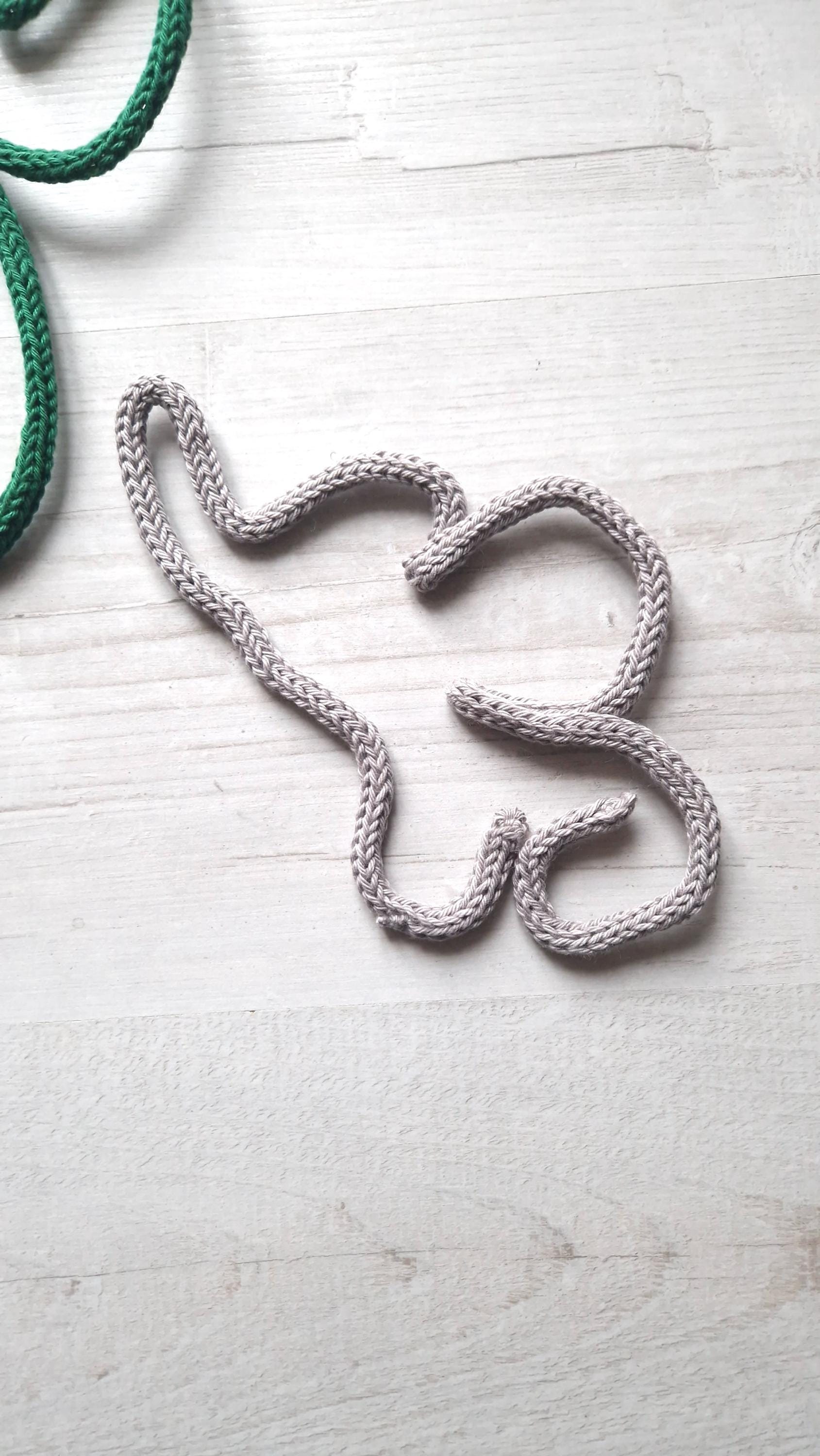 Animaux de la savane tricoté en fil de fer