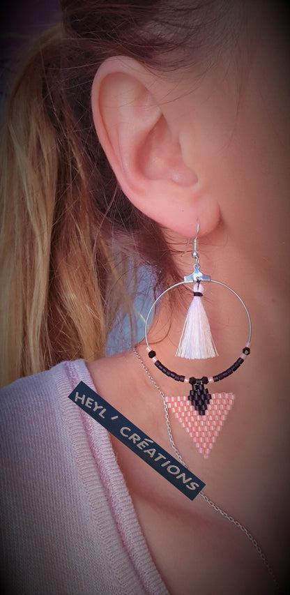 Boucles oreilles pompon rose noir bijou fait main Miyuki Heyl’Créations