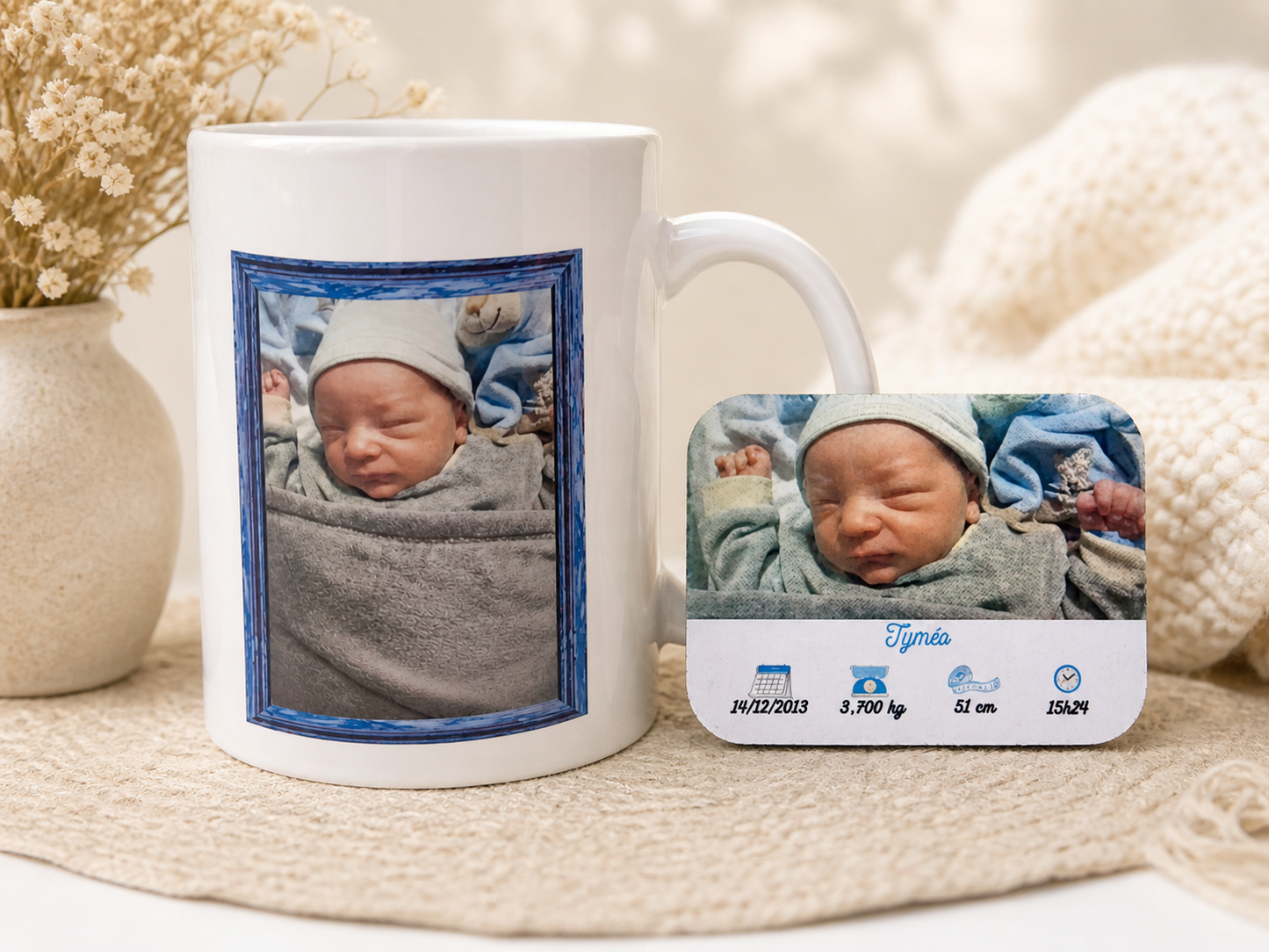 Pack naissance personnalisé avec mug photo bébé et magnet assorti contenant les informations de naissance.