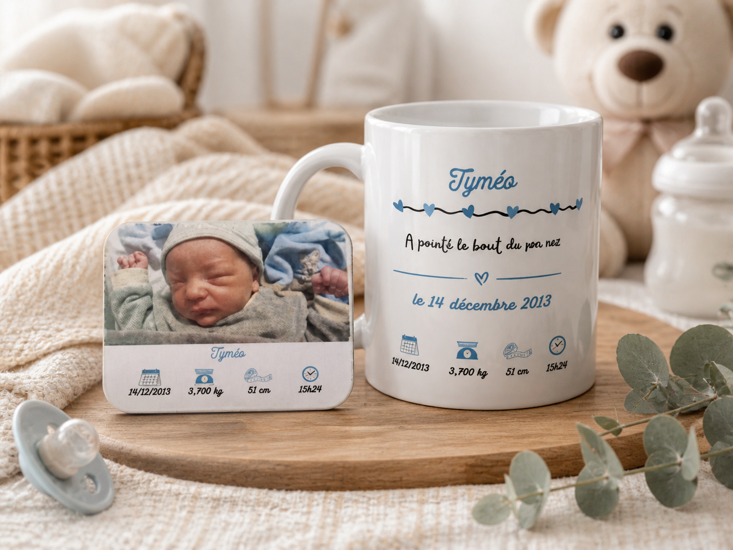 Pack naissance personnalisé avec mug photo bébé et magnet assorti contenant les informations de naissance.