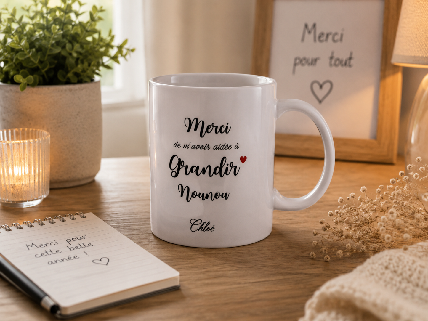 Ensemble de mugs personnalisés pour maîtresse, ATSEM et nounou avec messages de remerciement et prénom de l'enfant, sublimés recto et verso.