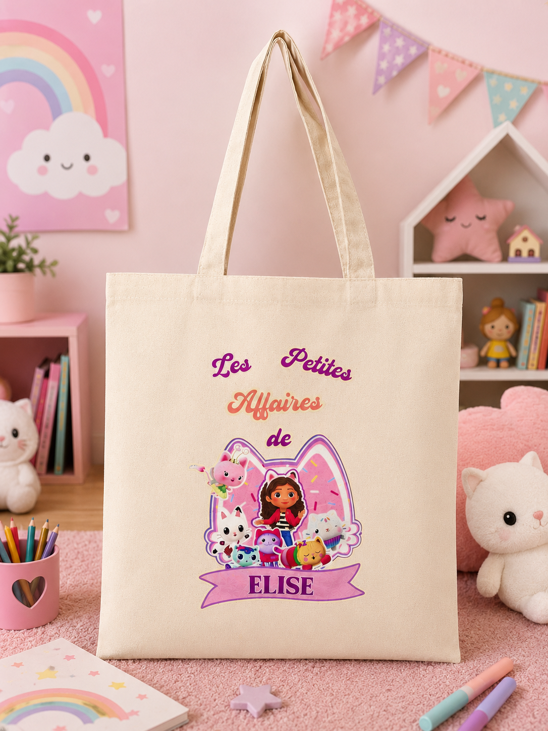 tote bag personnalisé avec prénom dans une chambre d'enfant 