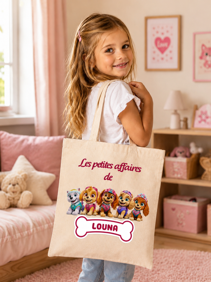 tote bag enfant personnalisé avec prénom décoré des personnages féminins de la Pat' Patrouille : Stella, Liberty, Everest, Corail et Romy.